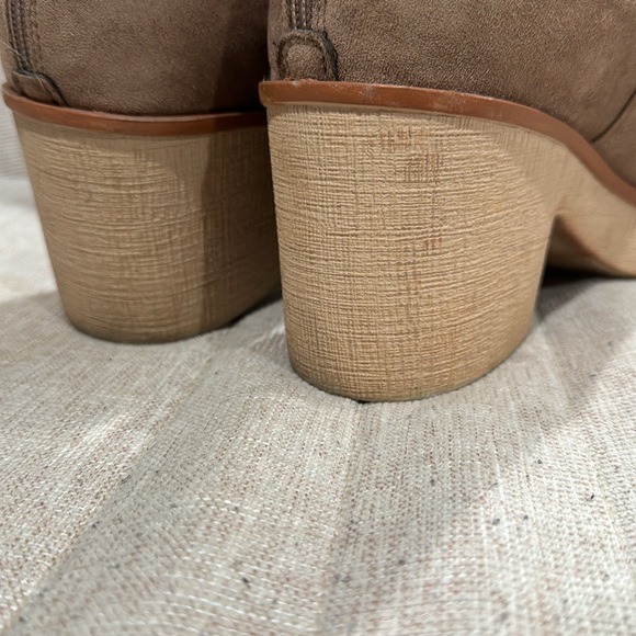 Taupe heeled booties - Picture 3 of 8
